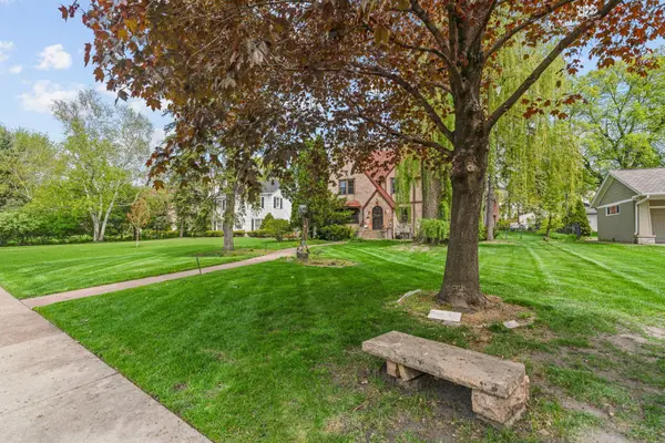 504 Mississippi River BLVD S, Saint Paul, MN 55116