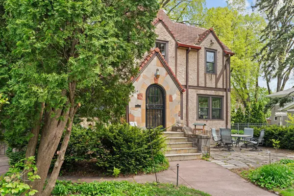 504 Mississippi River BLVD S, Saint Paul, MN 55116