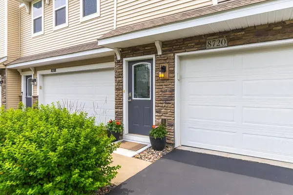 8720 Granite CIR, Woodbury, MN 55129