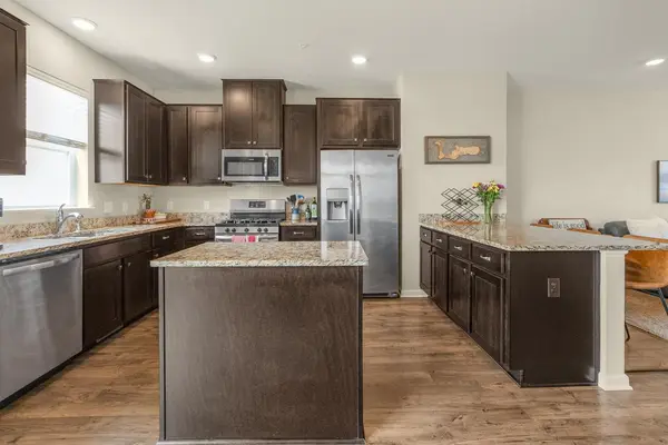 8720 Granite CIR, Woodbury, MN 55129