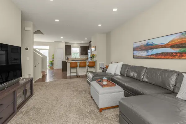 8720 Granite CIR, Woodbury, MN 55129