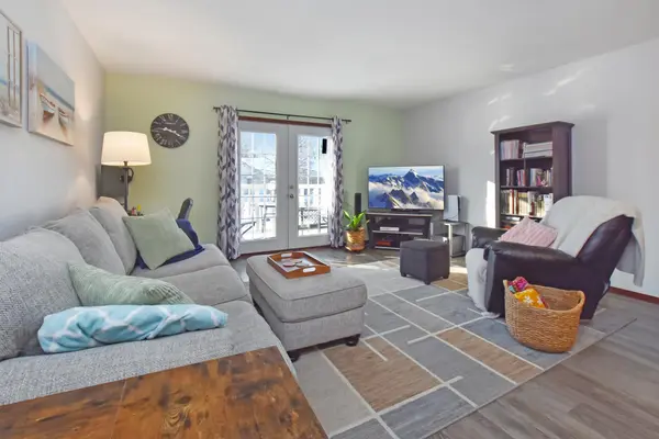 1860 Mcmenemy ST #I, Maplewood, MN 55117