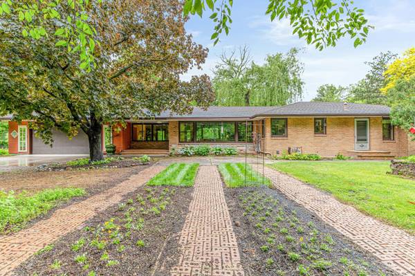 2217 Oakview LN N, Plymouth, MN 55441