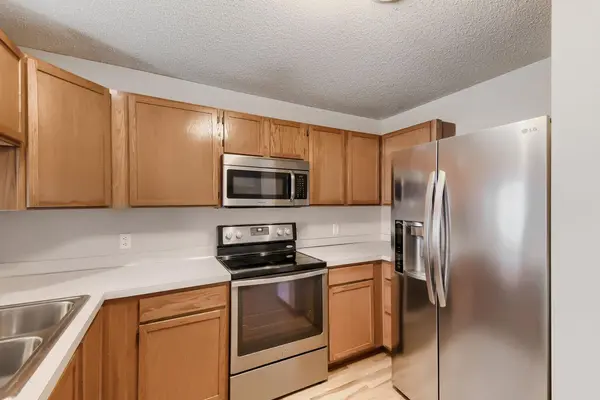 9102 Terra Verde Trail, Eden Prairie, MN 55347