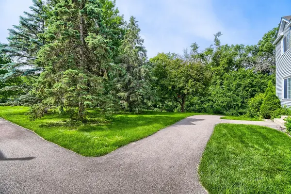 9102 Terra Verde Trail, Eden Prairie, MN 55347