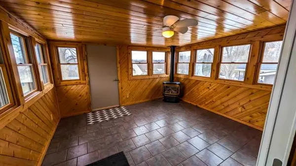 1918 Bayview DR, Albert Lea, MN 56007