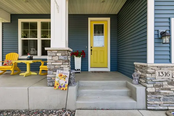 1316 Bluff Border RD, New Richmond, WI 54017