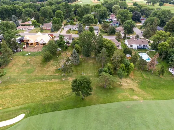 2123 Fairways LN, Roseville, MN 55113