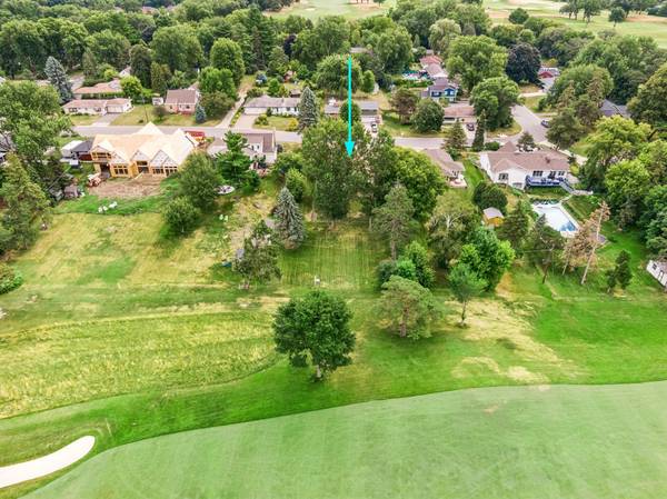 2123 Fairways LN, Roseville, MN 55113