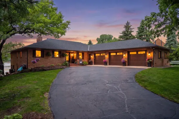 15600 Logarto LN, Burnsville, MN 55306