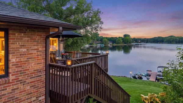 15600 Logarto LN, Burnsville, MN 55306