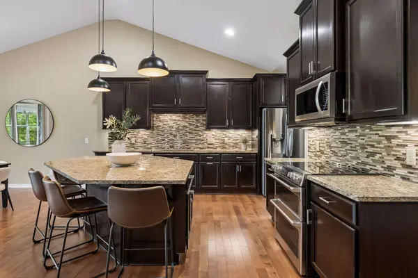 10786 Lyndale Bluffs TRL, Bloomington, MN 55420