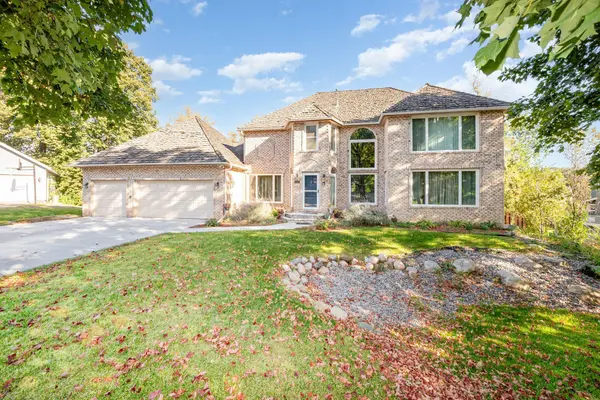 8973 Knoble CT, Eden Prairie, MN 55347