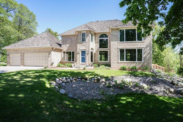 8973 Knoble CT, Eden Prairie, MN 55347