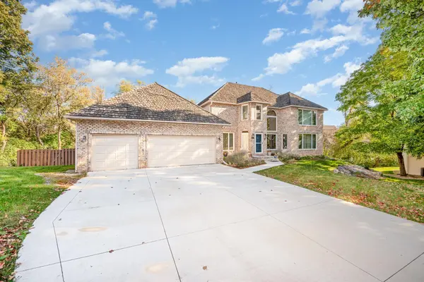 8973 Knoble CT, Eden Prairie, MN 55347
