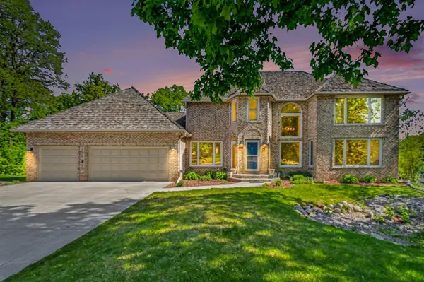 8973 Knoble CT, Eden Prairie, MN 55347