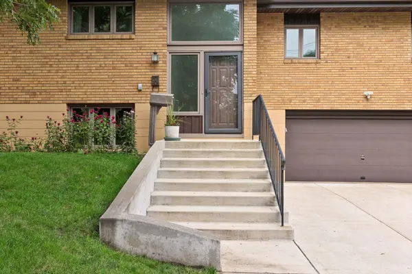 116 Victory PL, South Saint Paul, MN 55075