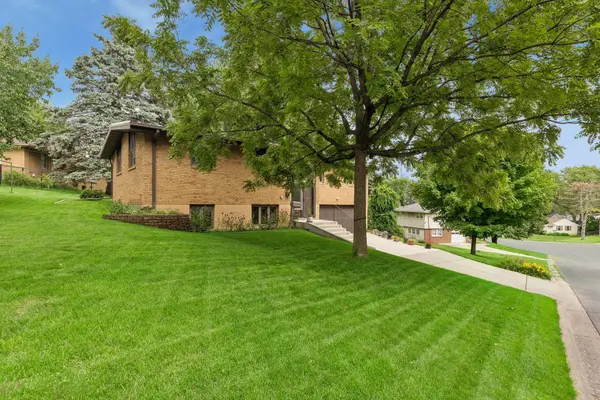116 Victory PL, South Saint Paul, MN 55075