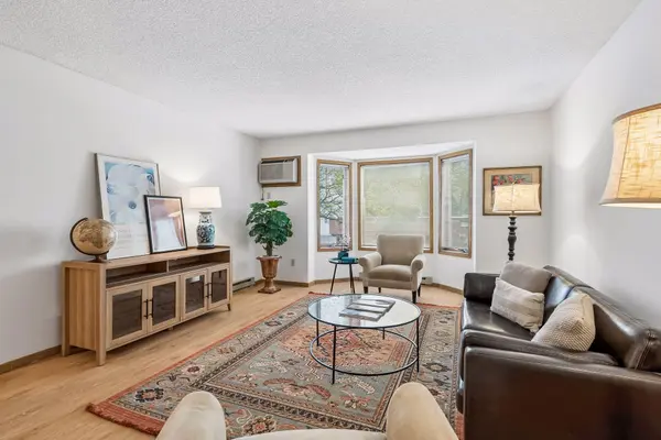 2425 E Franklin AVE #209, Minneapolis, MN 55406