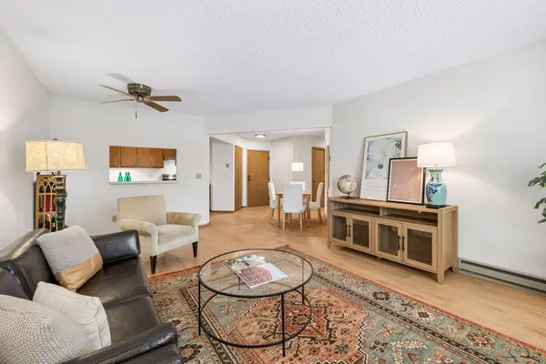 2425 E Franklin AVE #209, Minneapolis, MN 55406