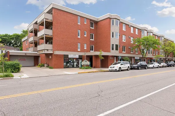 2425 E Franklin AVE #209, Minneapolis, MN 55406