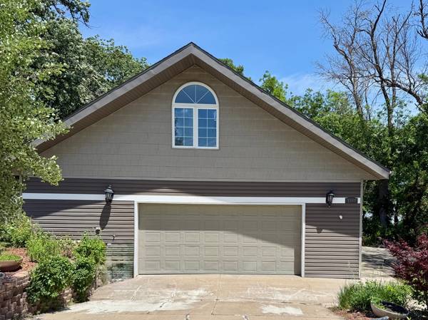 1907 S Shore DR, Albert Lea, MN 56007