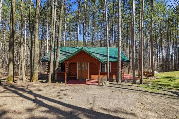 2633 Pine LN, Mora, MN 55051