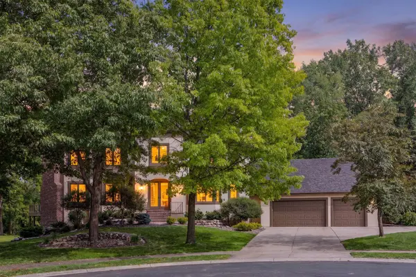 8803 Cove Pointe RD, Eden Prairie, MN 55347