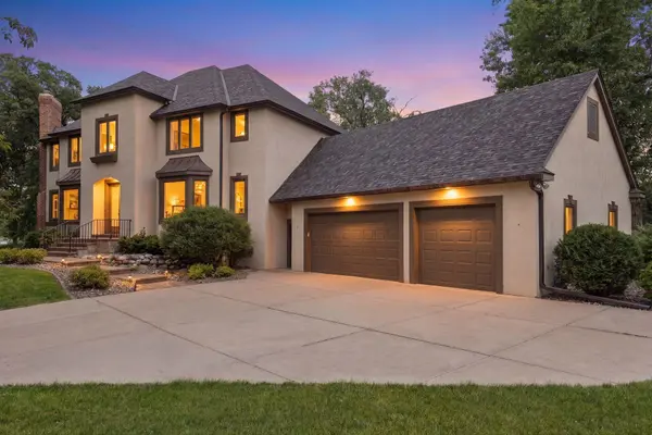 8803 Cove Pointe RD, Eden Prairie, MN 55347
