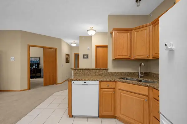 5985 Rowland RD #302, Minnetonka, MN 55343