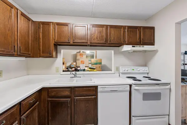 10531 Cedar Lake RD #212, Minnetonka, MN 55305