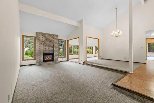 10302 Toledo CIR, Bloomington, MN 55437