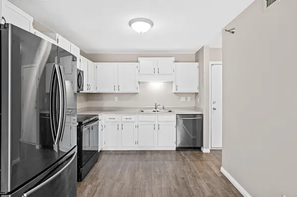 66 9th ST E #1613, Saint Paul, MN 55101
