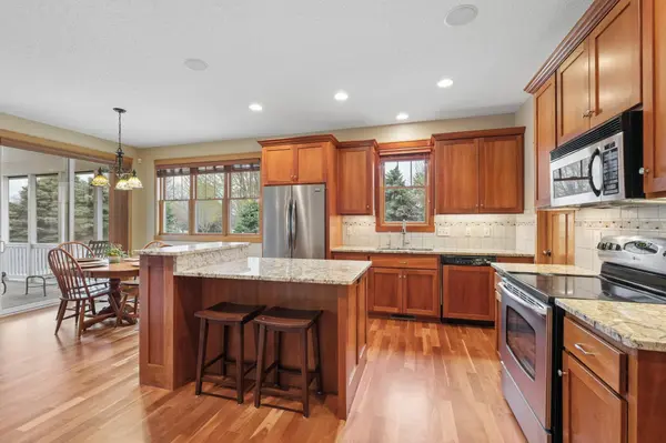 1317 Waters PATH, Woodbury, MN 55129