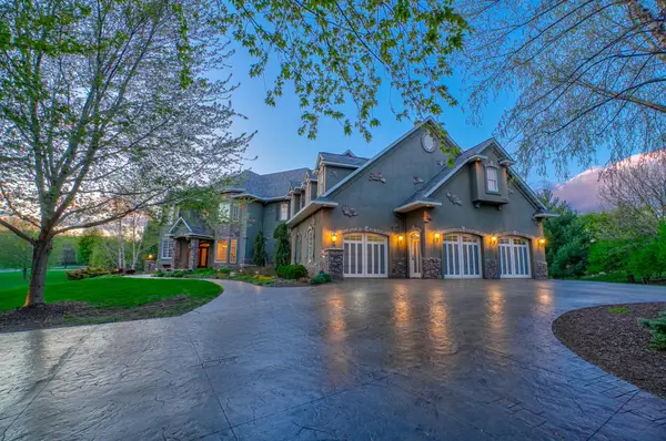 327 Lindsay RD, Hudson, WI 54016
