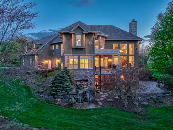 327 Lindsay RD, Hudson, WI 54016
