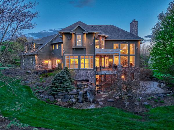 327 Lindsay RD, Hudson, WI 54016