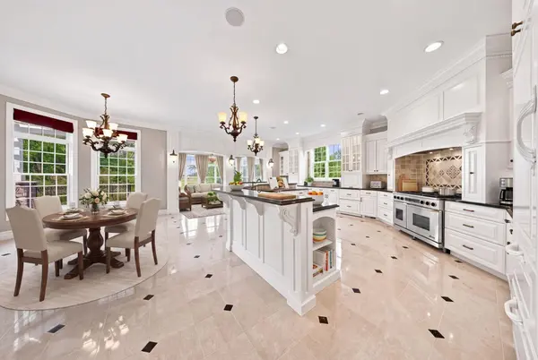 327 Lindsay RD, Hudson, WI 54016