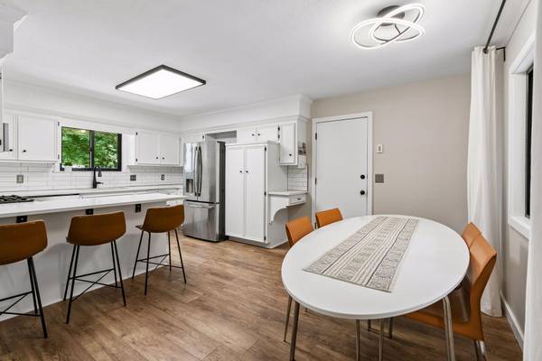 2100 W 107th ST, Bloomington, MN 55431