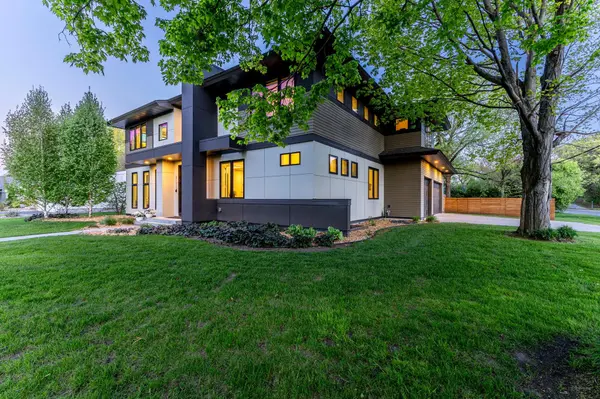 6113 Jeffrey LN, Edina, MN 55436