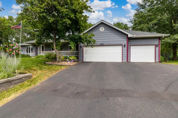2217 Gentry AVE N, Oakdale, MN 55128