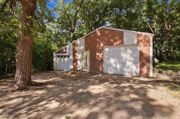 4410 165th AVE NE, New London, MN 56273