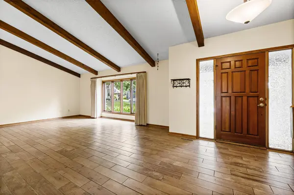 7910 Lower 139th CT, Apple Valley, MN 55124