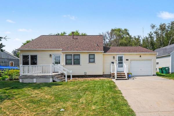 1257 Parallel ST, Chaska, MN 55318