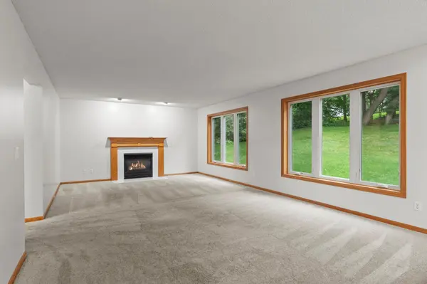 1132 Falls CIR, Chaska, MN 55318