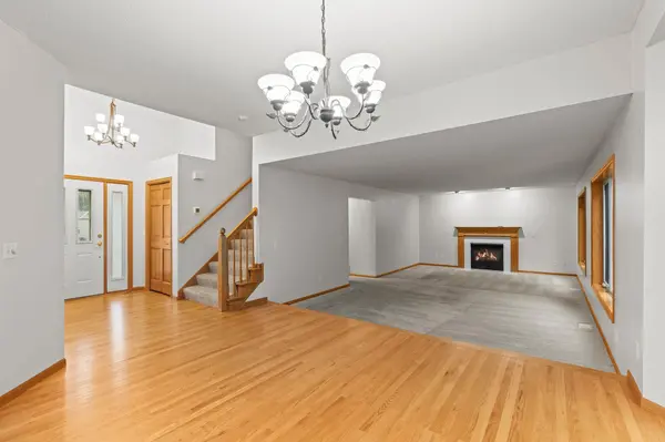 1132 Falls CIR, Chaska, MN 55318