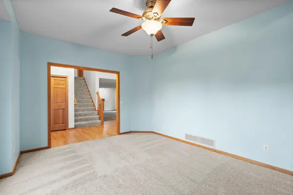 1132 Falls CIR, Chaska, MN 55318