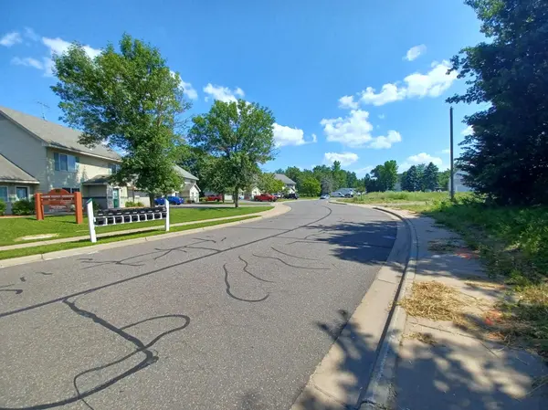 38xxx Oakview Ave, North Branch, MN 55056