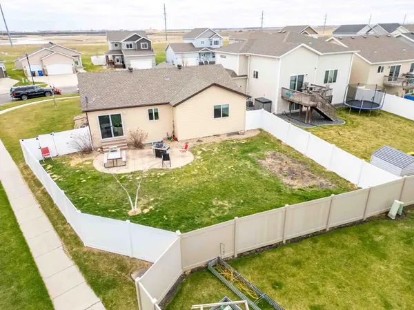5509 58th ST S, Fargo, ND 58104