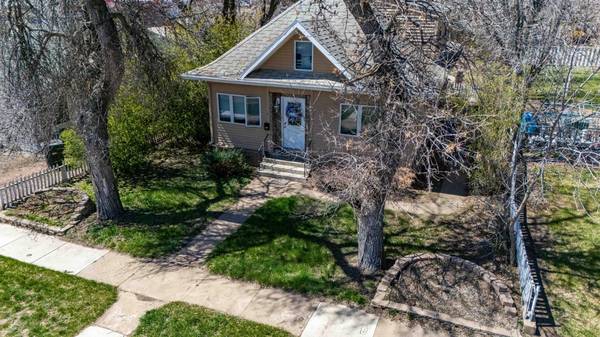 11 6th AVE W, Dickinson, ND 58601